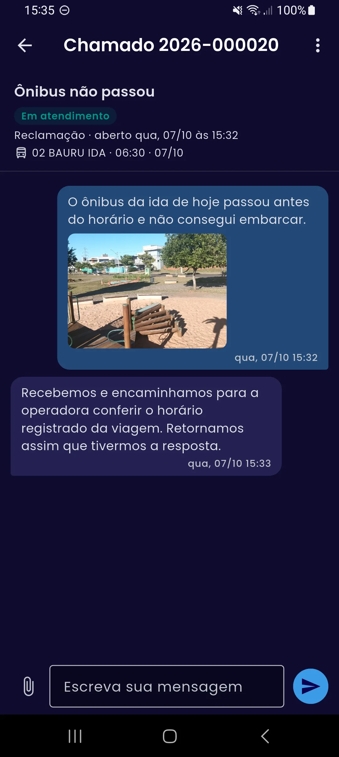 Chamado de reclamação no app, vinculado à viagem da ida, com a mensagem do passageiro, uma foto anexada e a resposta do RH dizendo que encaminhou à operadora.