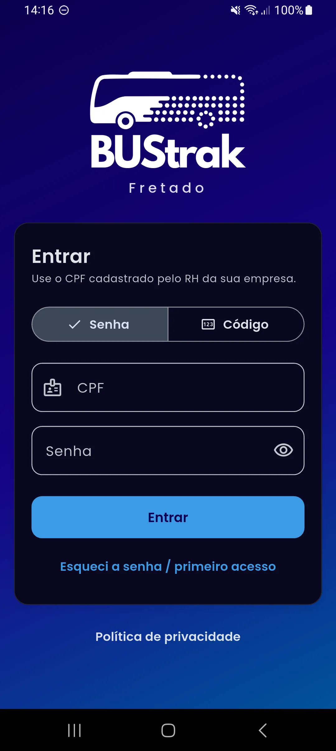 Tela de entrada do aplicativo Bustrak Fretado: escolha entre senha e código, campo de CPF, link de primeiro acesso e política de privacidade.